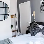 Chic Studio Apartment In Prime London Location